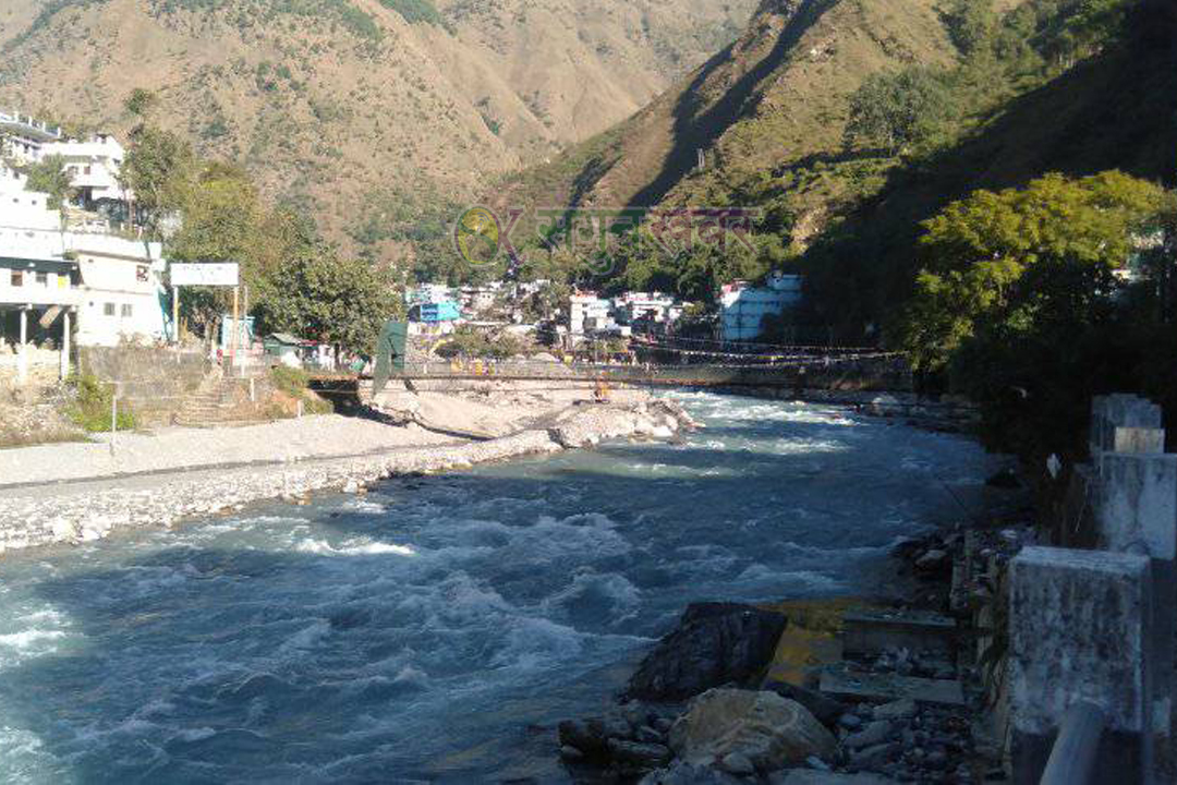 दार्चुलाको सीमा क्षेत्रमा आवतजावत शुरु, दुवै देशका अधिकारीबीच छलफल 